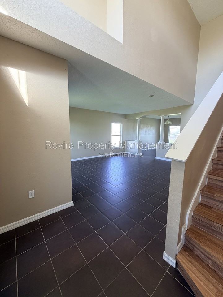2225 Rio Grande Canyon Loop - Photo 3 of 22