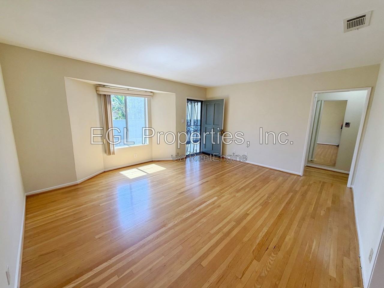 5433 Cartwright Ave - Photo 3 of 26