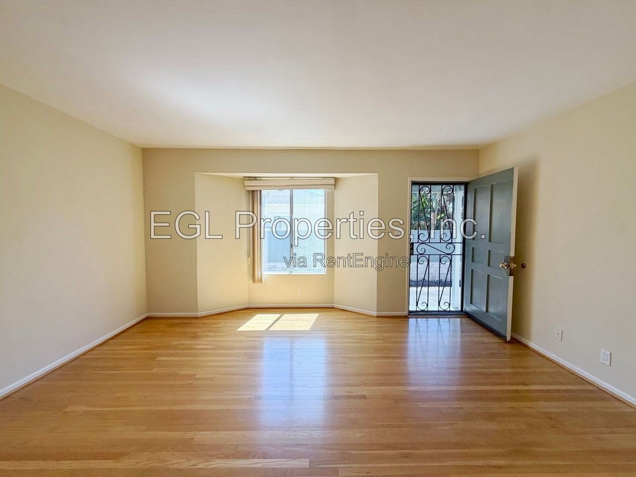 5433 Cartwright Ave - Photo 4 of 26