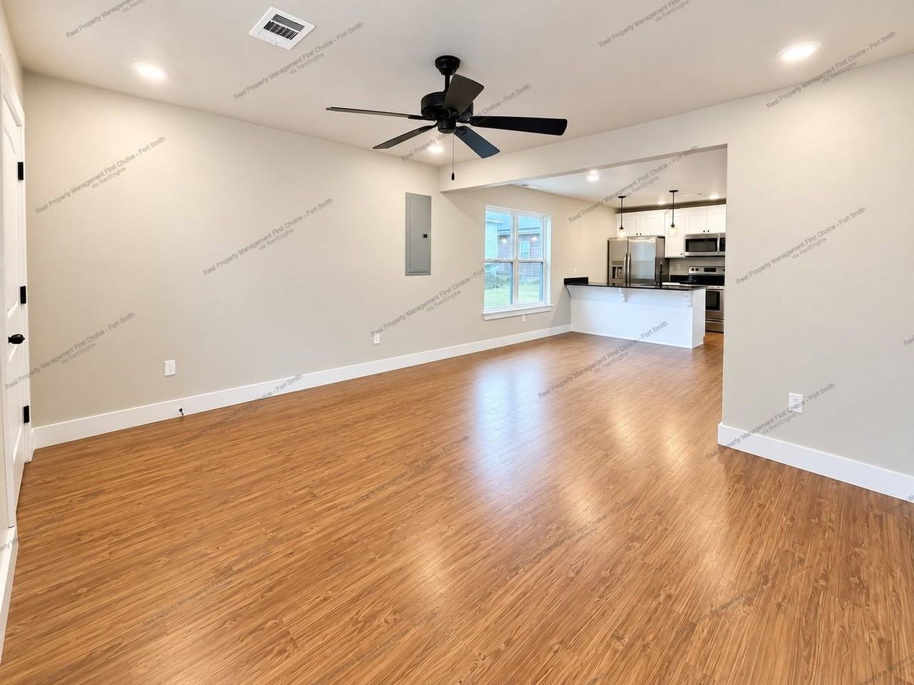 518 N Coker St #A - Photo 3 of 21