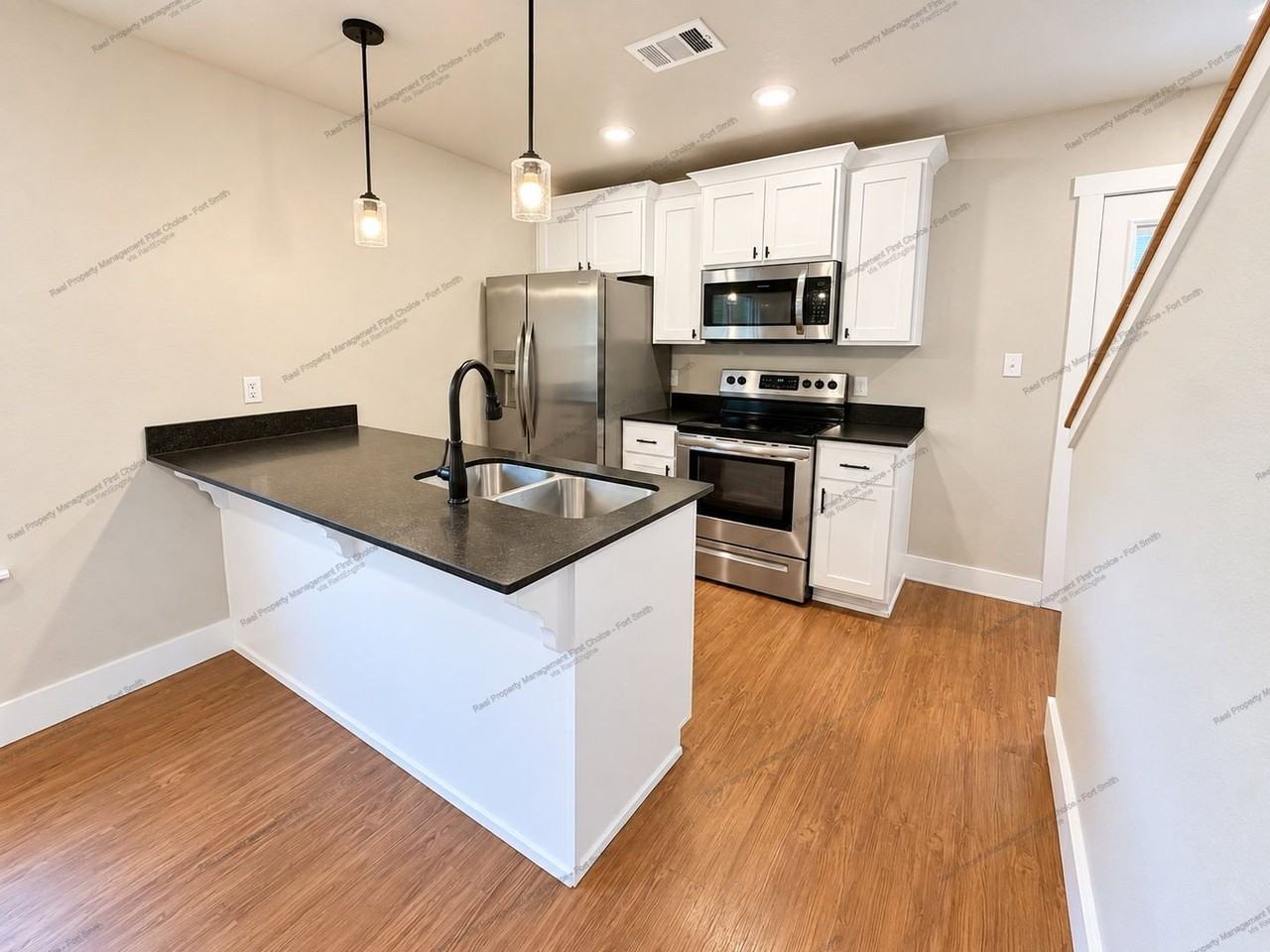 518 N Coker St #A - Photo 4 of 21