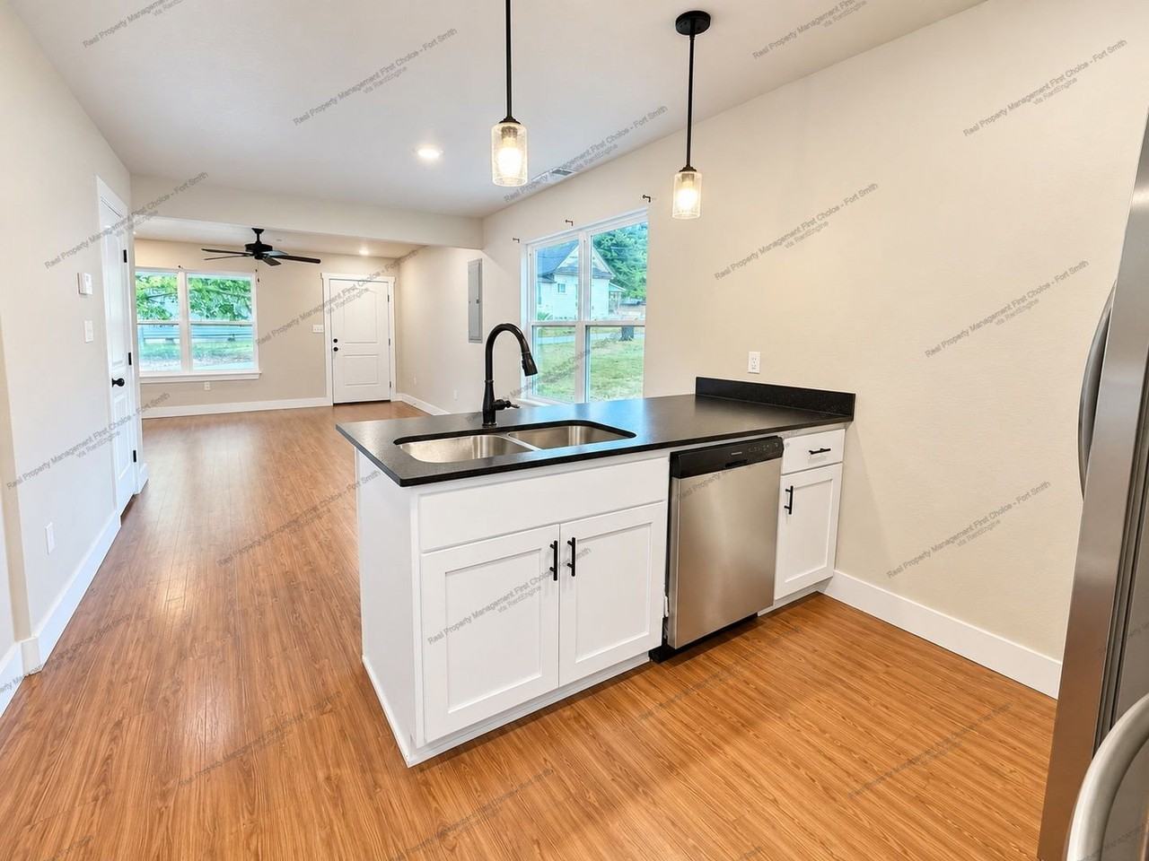518 N Coker St #A - Photo 5 of 21