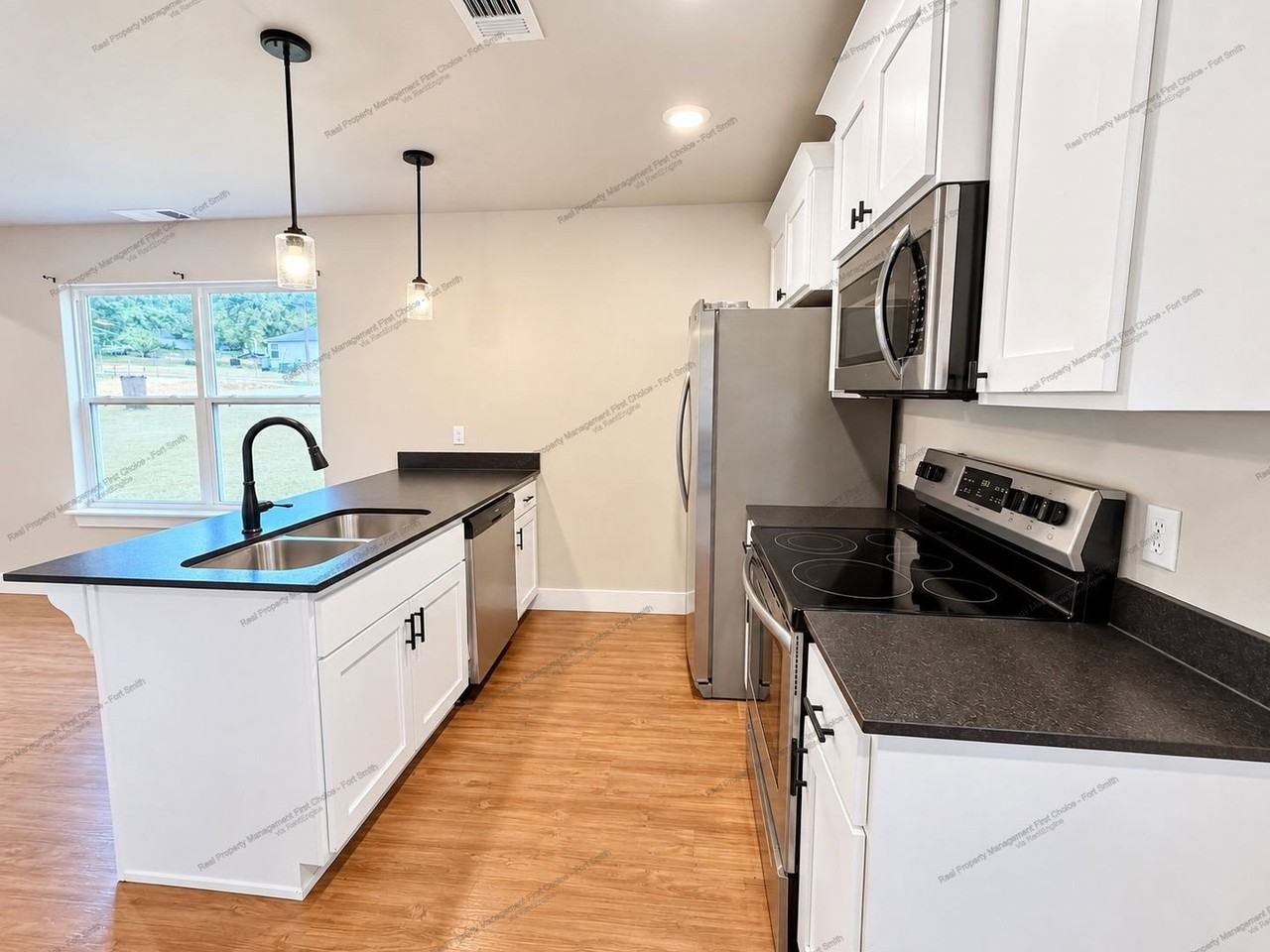 518 N Coker St #A - Photo 6 of 21