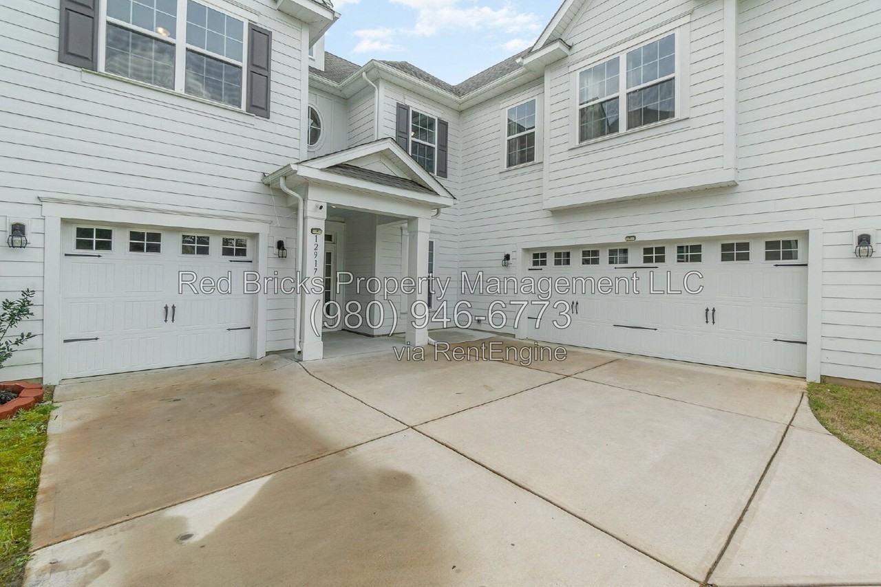 12917 Hindcross Dr - Photo 4 of 35