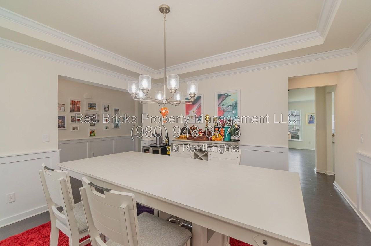 12917 Hindcross Dr - Photo 5 of 35
