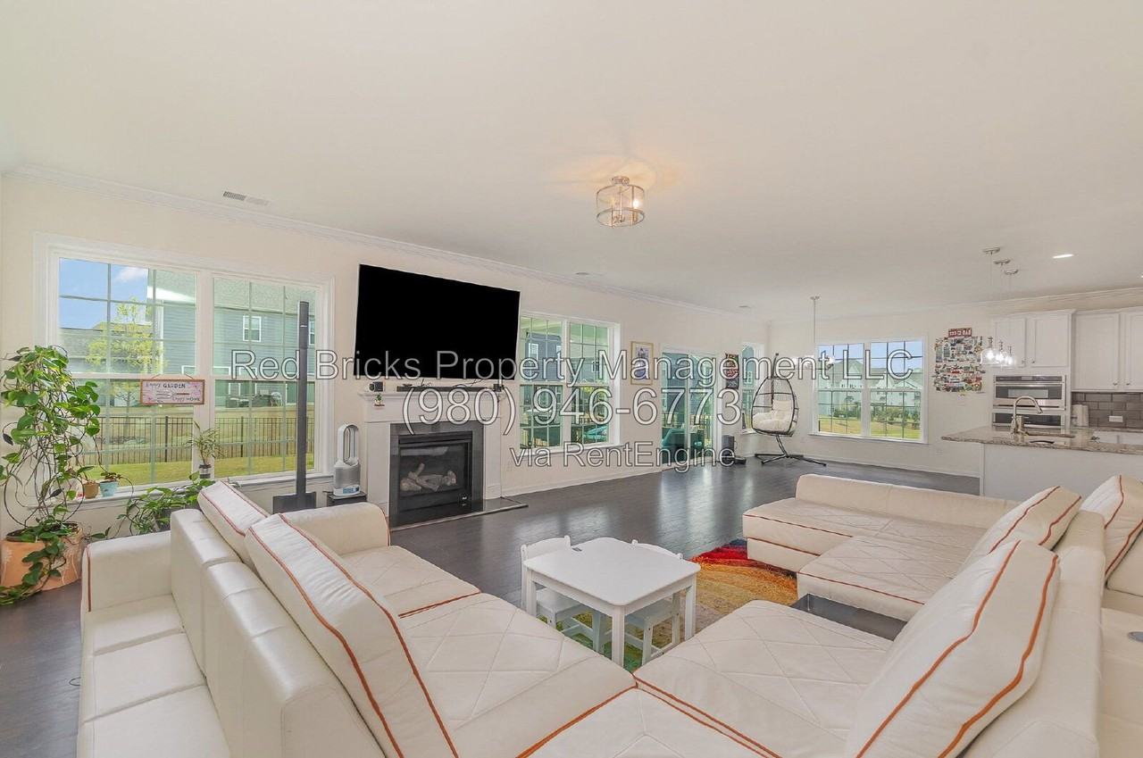 12917 Hindcross Dr - Photo 7 of 35