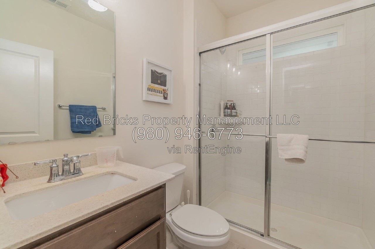 12917 Hindcross Dr - Photo 2 of 35