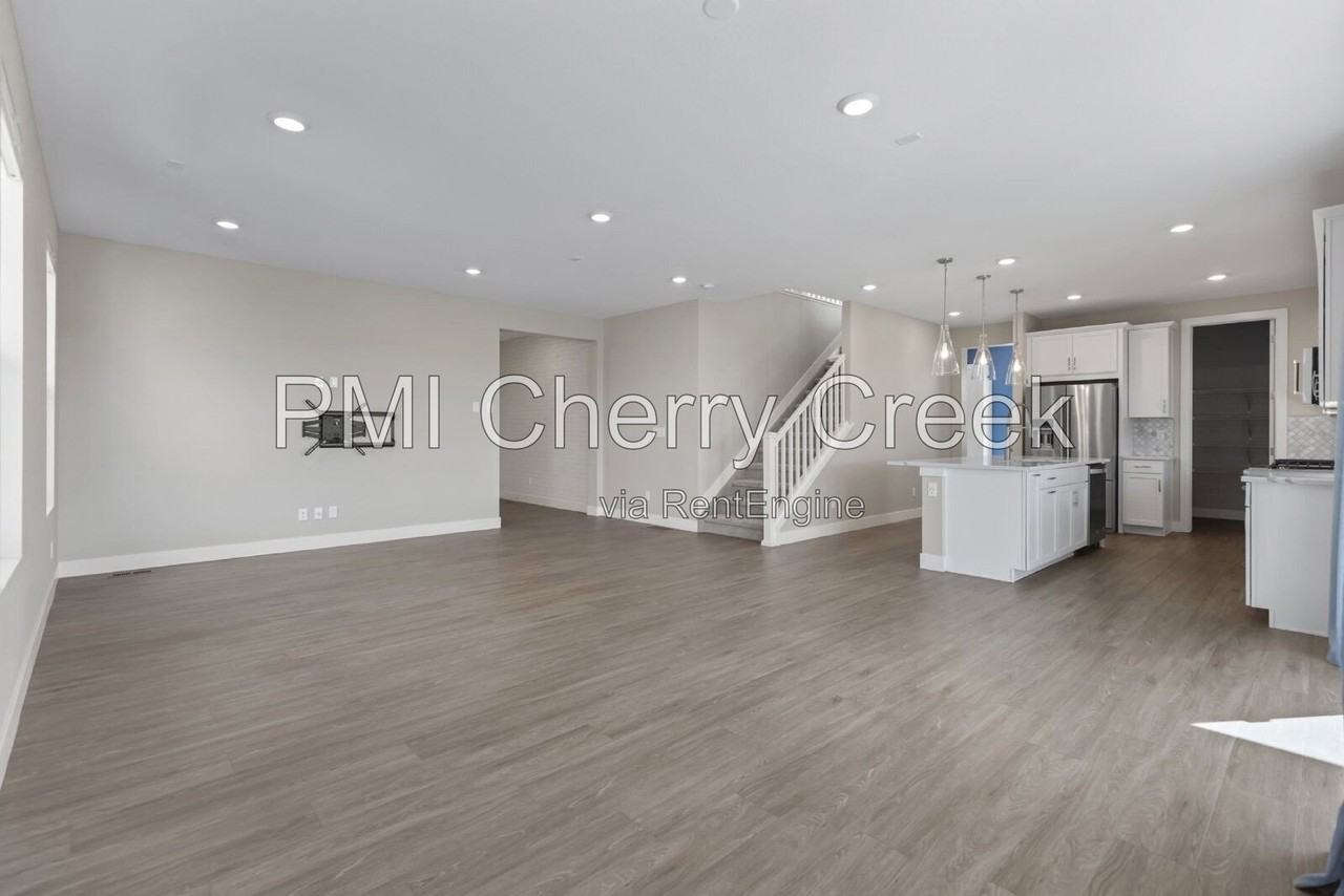 21294 E Stanford Dr - Photo 4 of 47