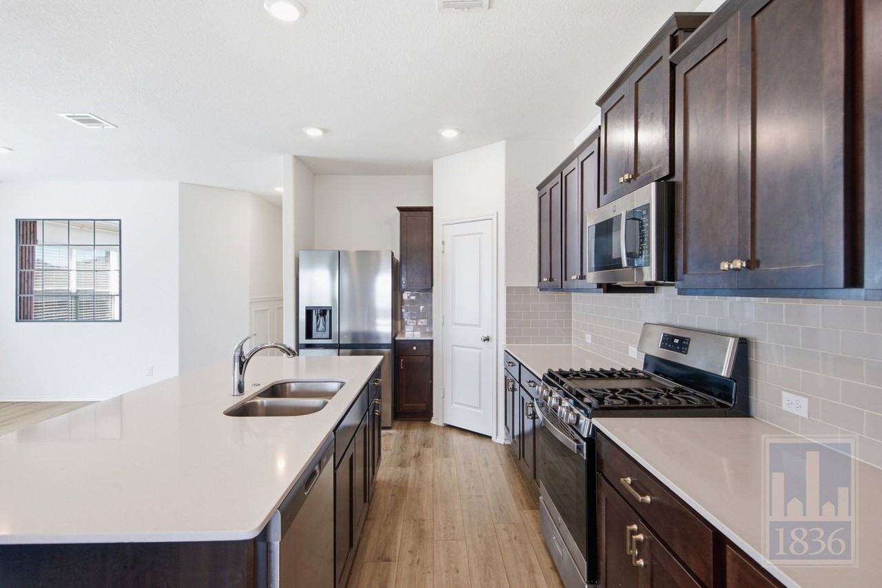5913 Toscana Trce - Photo 3 of 50