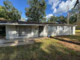 featured image of 2716 Woodside Dr