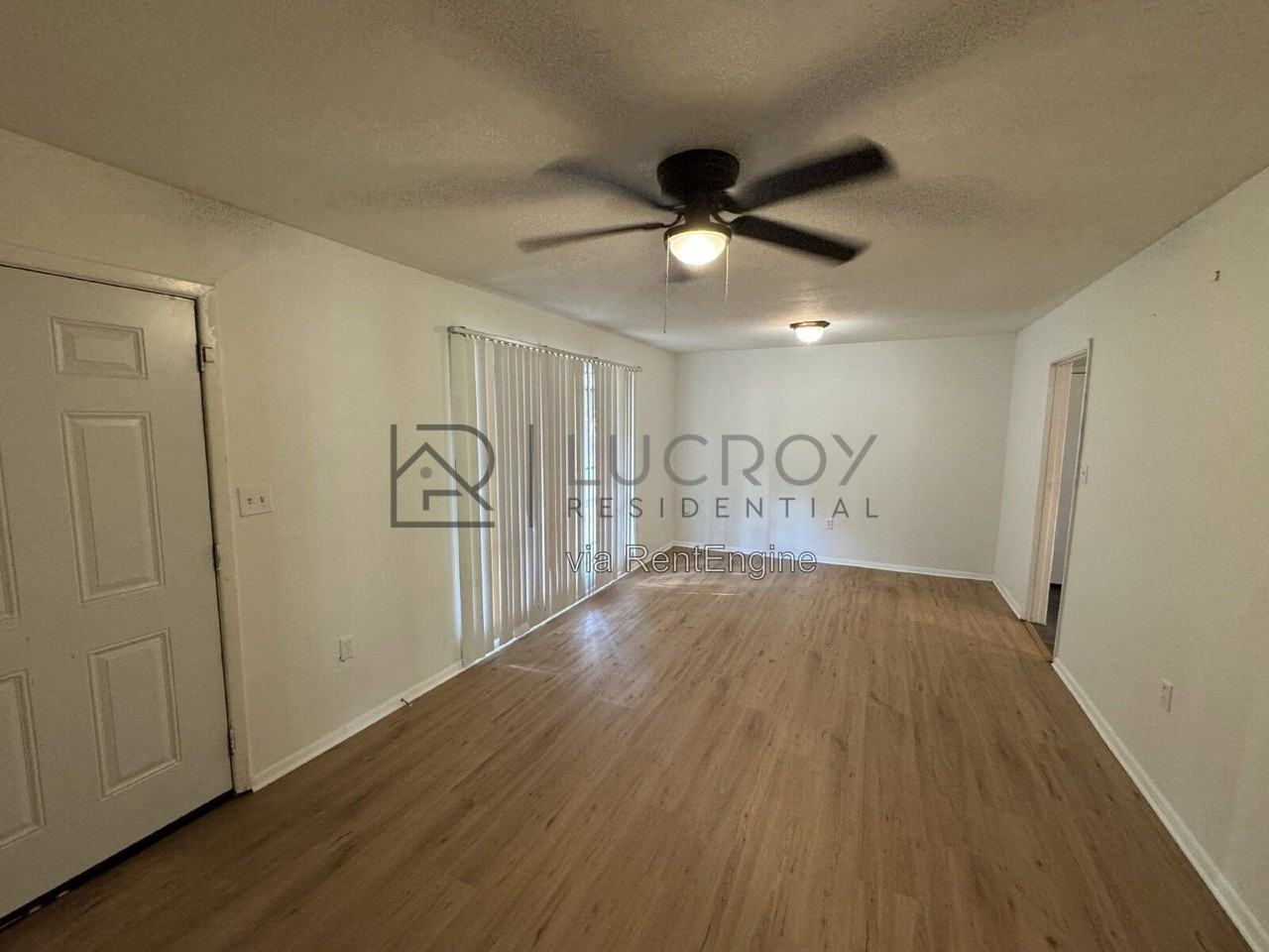 2716 Woodside Dr - Photo 2 of 10