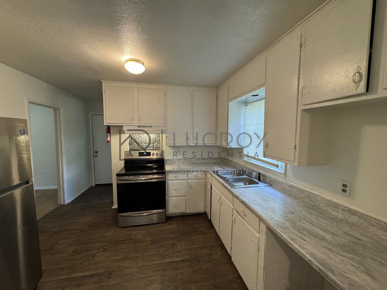 2716 Woodside Dr - Photo 3 of 10