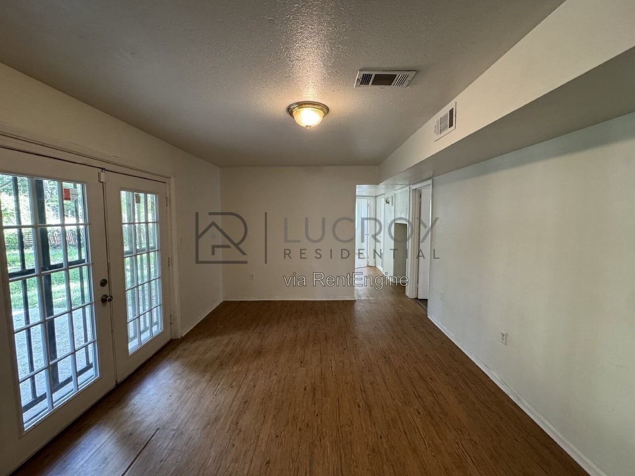 2716 Woodside Dr - Photo 4 of 10