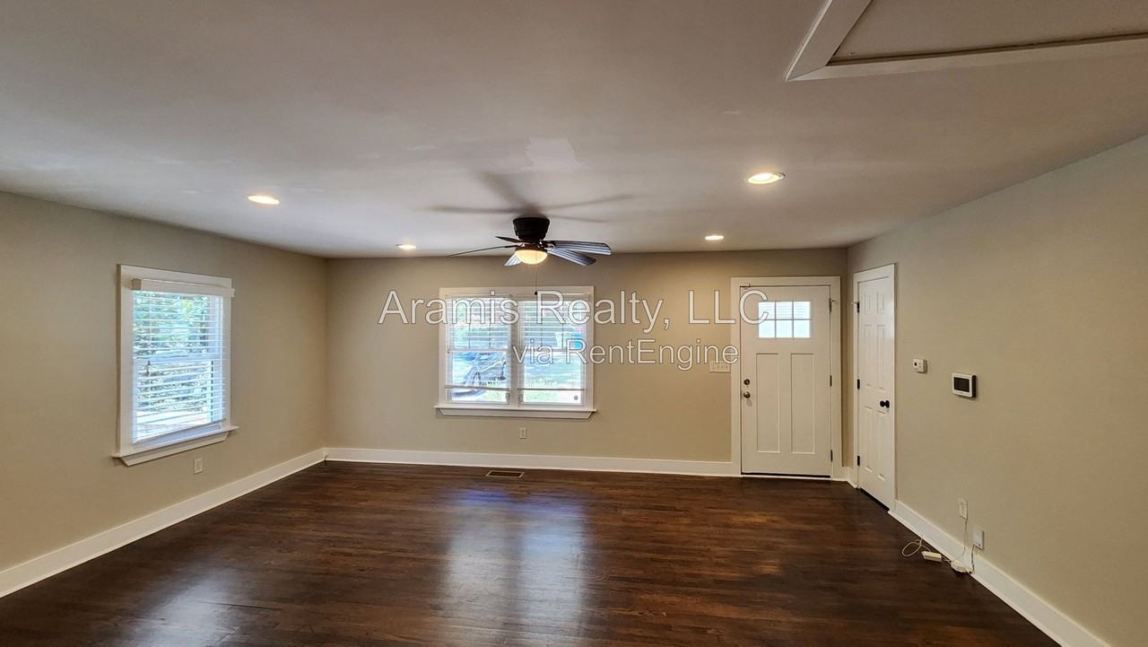 1986 Braeburn Cir Se - Photo 2 of 12