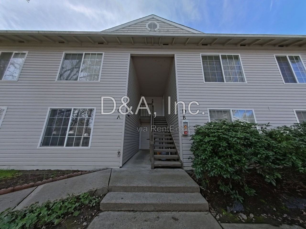 325 Se Lilly Ave #D