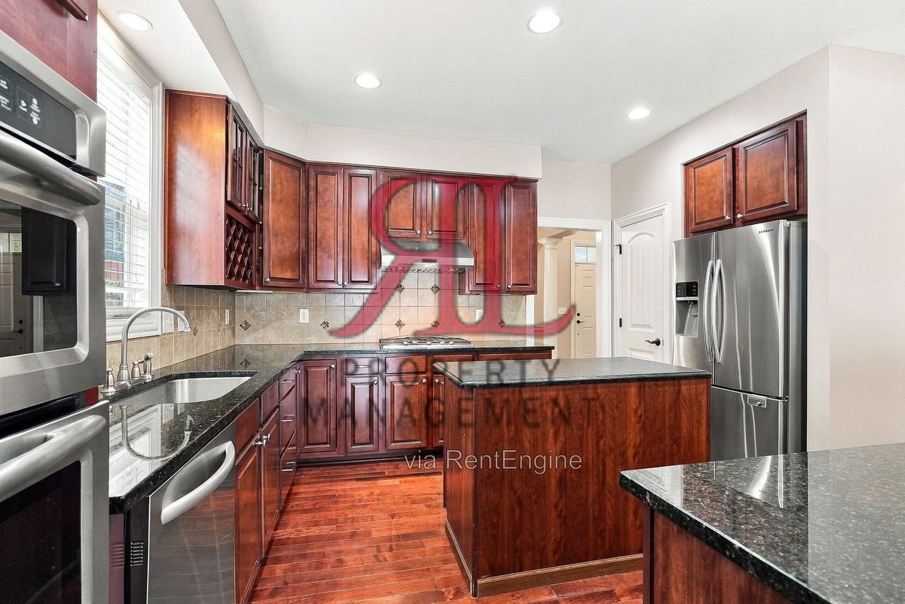 5036 Blackstone Edge Dr - Photo 4 of 23
