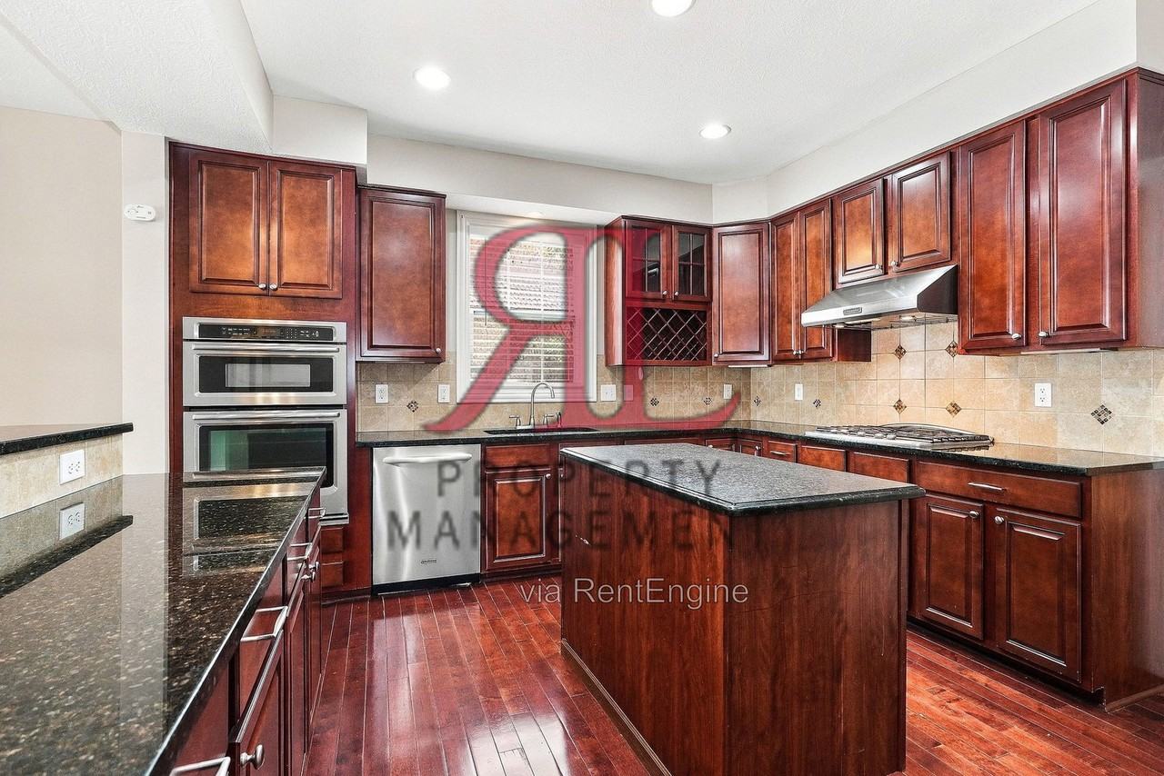 5036 Blackstone Edge Dr - Photo 5 of 23