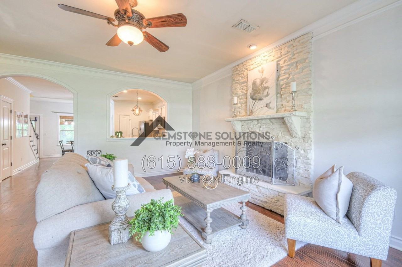 1008 Beverly Ln - Photo 3 of 38