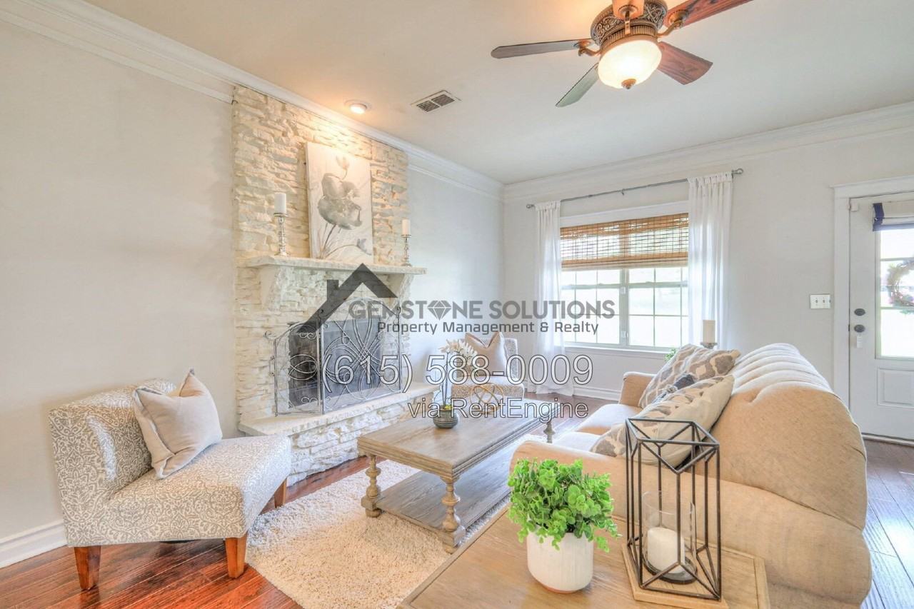 1008 Beverly Ln - Photo 4 of 38