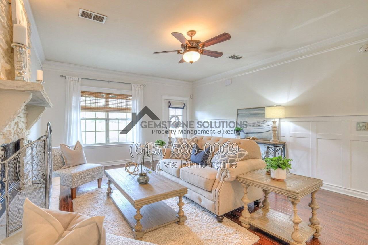 1008 Beverly Ln - Photo 5 of 38