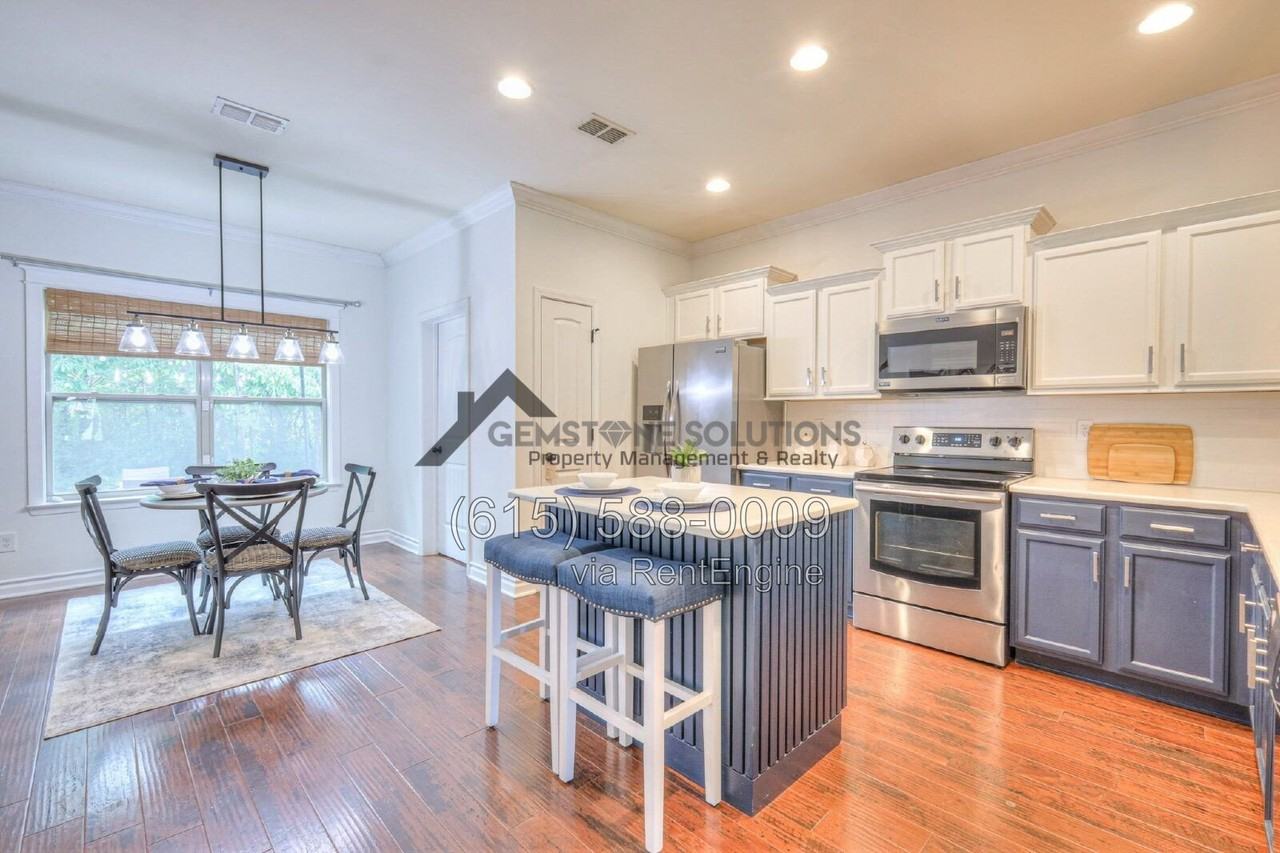 1008 Beverly Ln - Photo 7 of 38