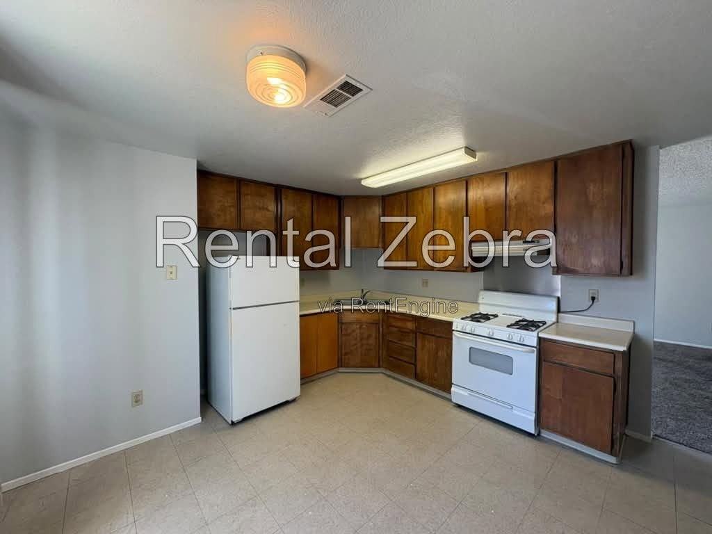 63 Skylark Ct - Photo 4 of 13
