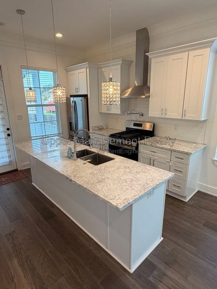 5154 Montegut Dr - Photo 4 of 15