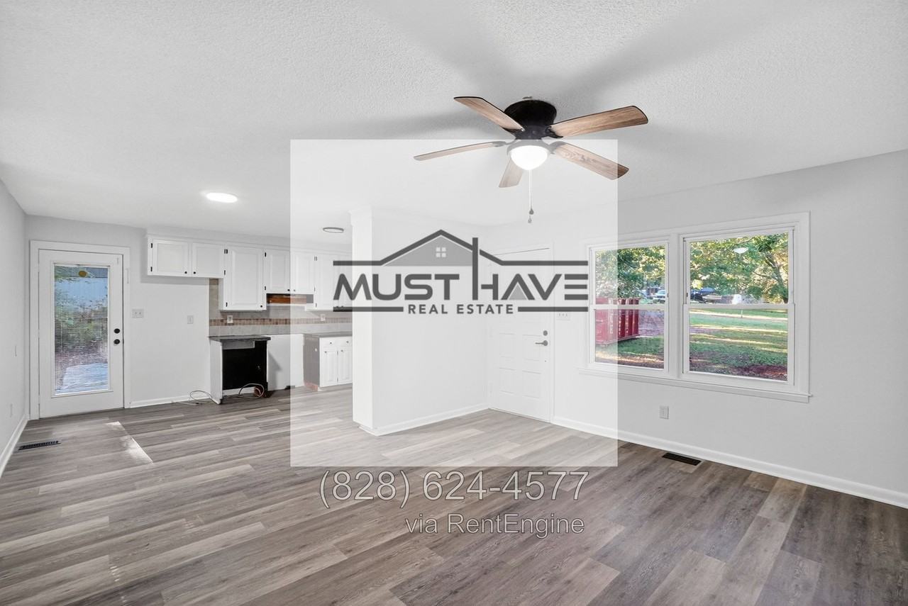 1494 Carpenter St - Photo 3 of 10