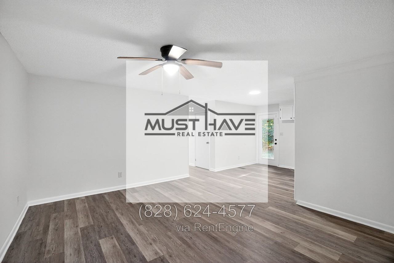 1494 Carpenter St - Photo 4 of 10