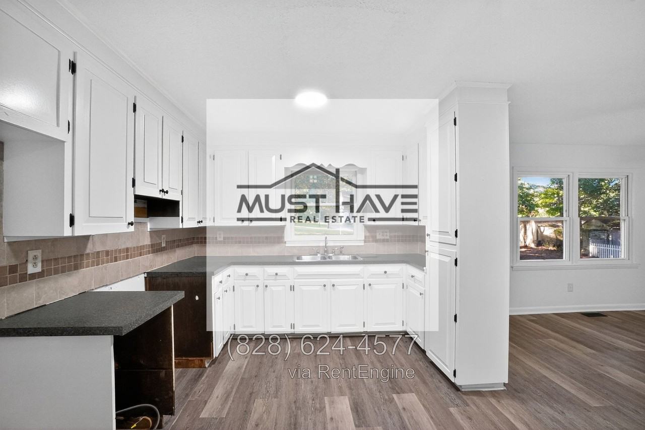 1494 Carpenter St - Photo 6 of 10