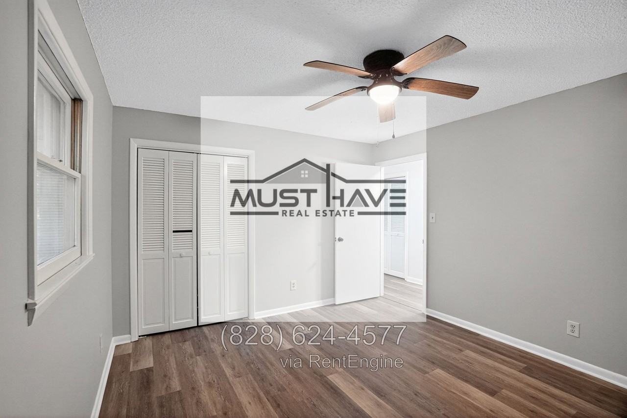 1494 Carpenter St - Photo 7 of 10