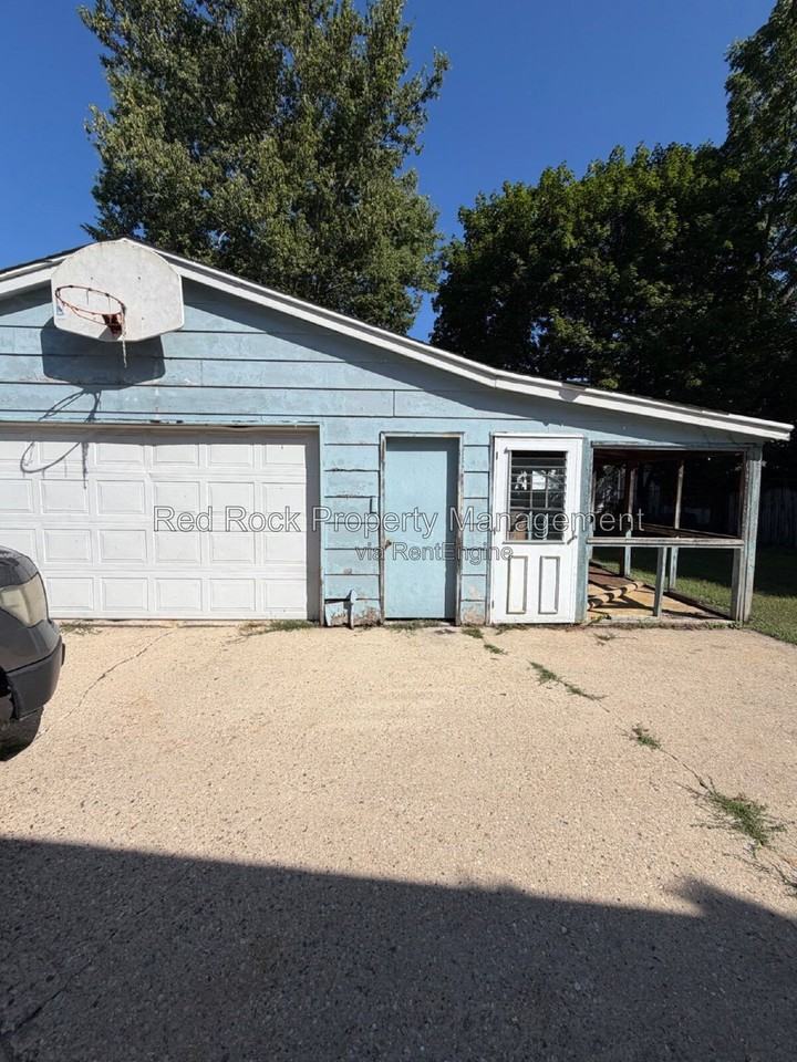1311 Jackson St - Photo 3 of 17