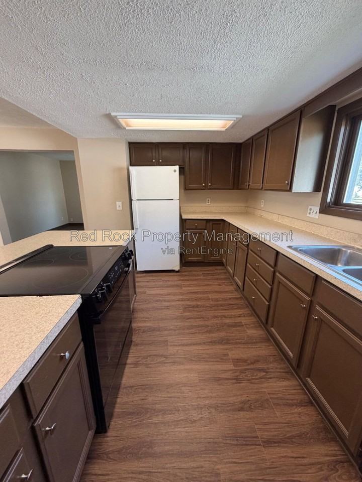 1311 Jackson St - Photo 4 of 17