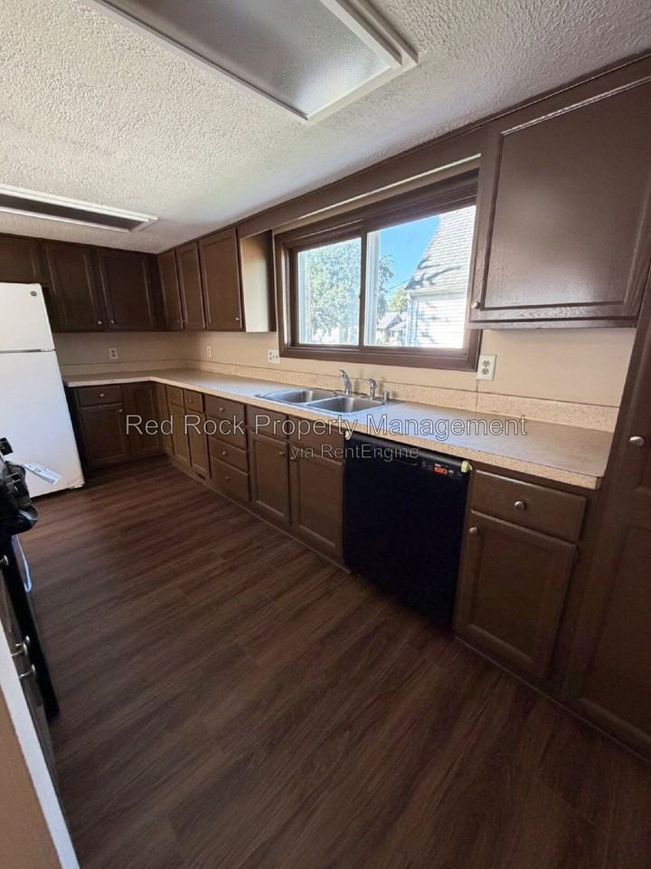 1311 Jackson St - Photo 6 of 17