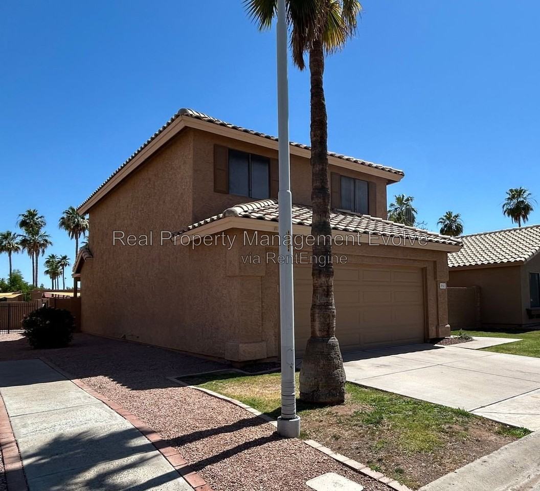 5943 W Drake Ct - Photo 3 of 36
