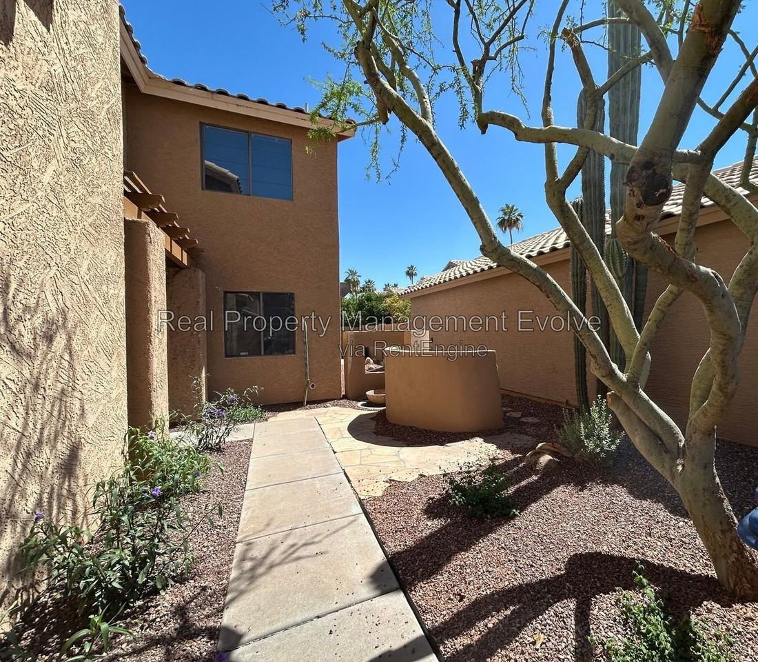 5943 W Drake Ct - Photo 4 of 36