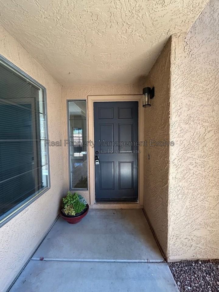 5943 W Drake Ct - Photo 6 of 36