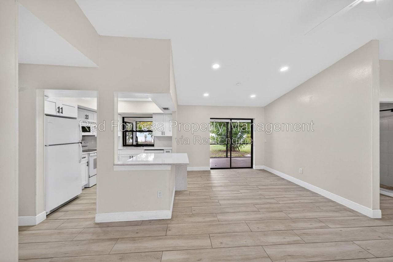 1420 Se 19th St - Photo 5 of 8