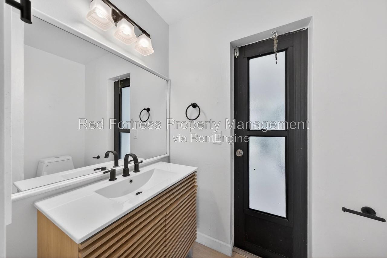 1420 Se 19th St - Photo 6 of 8