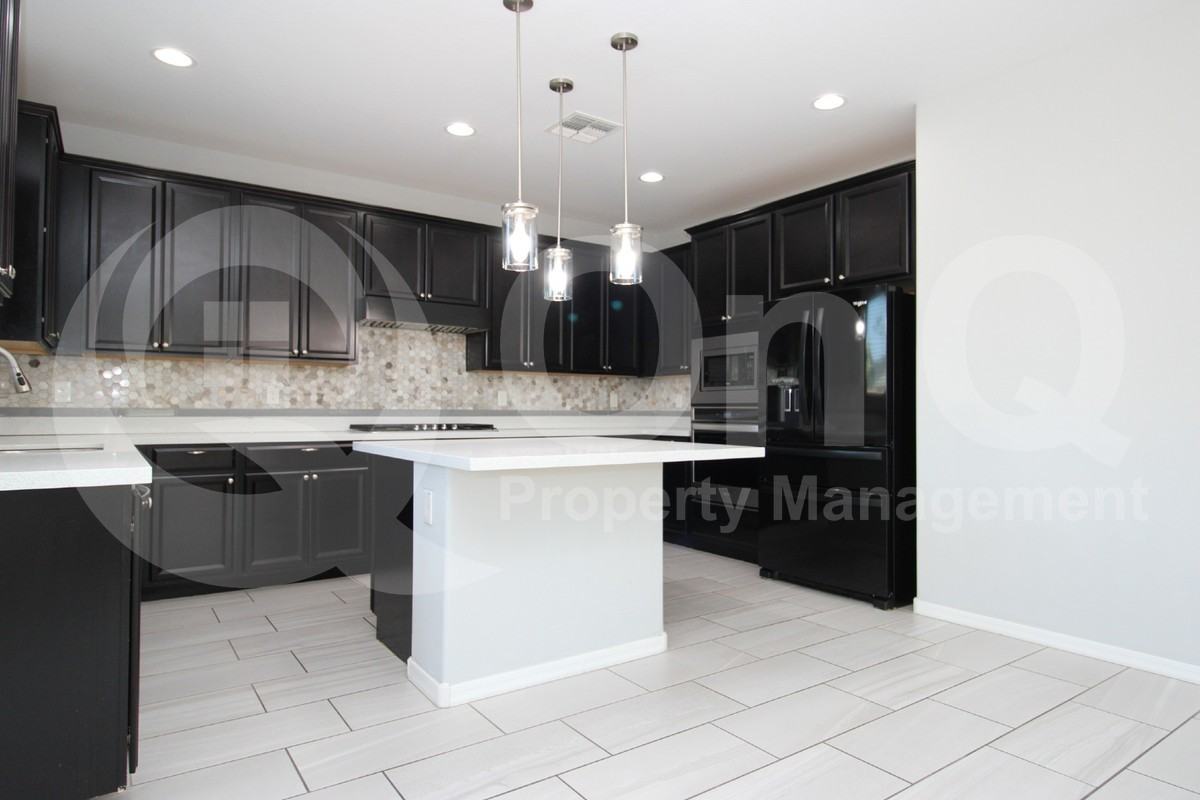 2092 E Lantana Dr - Photo 2 of 28