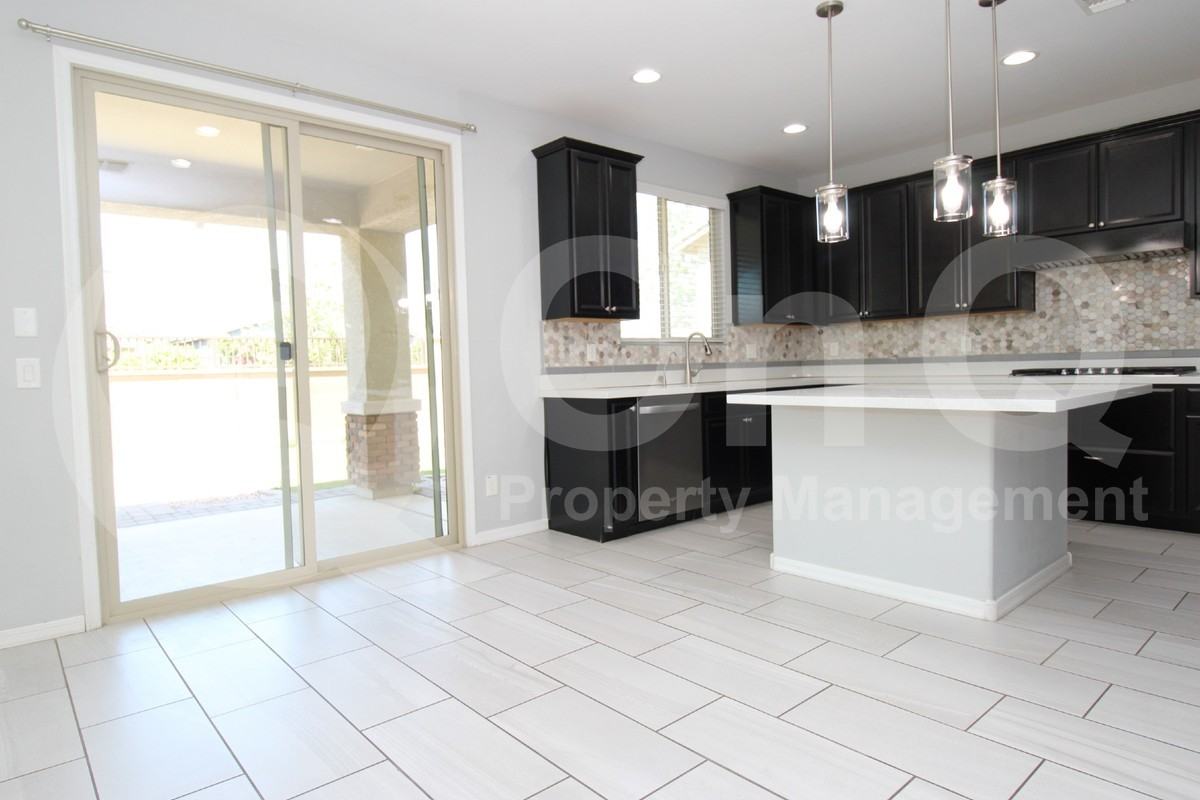 2092 E Lantana Dr - Photo 4 of 28