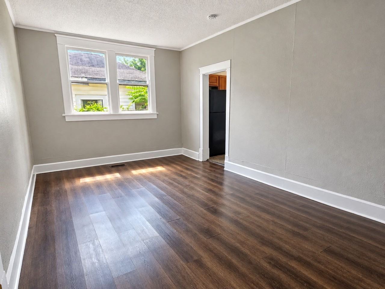 4323 Ohls Ave - Photo 4 of 17