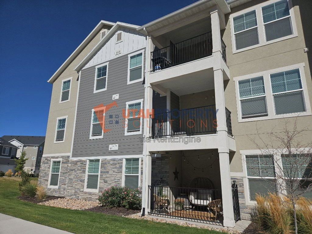 1152 N West Rim Dr #201 - Photo 2 of 2