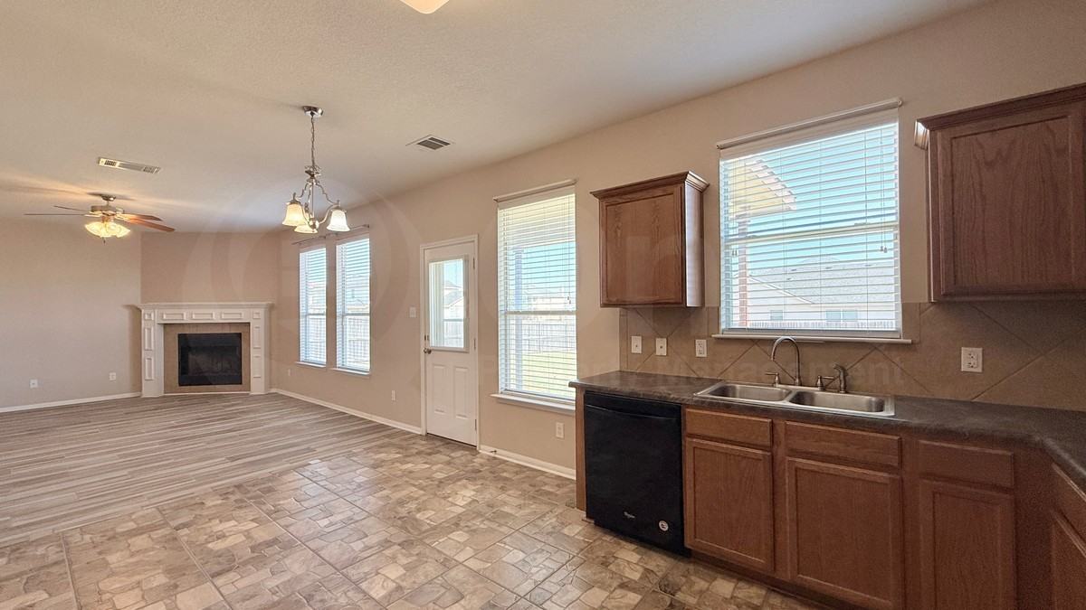 511 Taurus Dr - Photo 4 of 27
