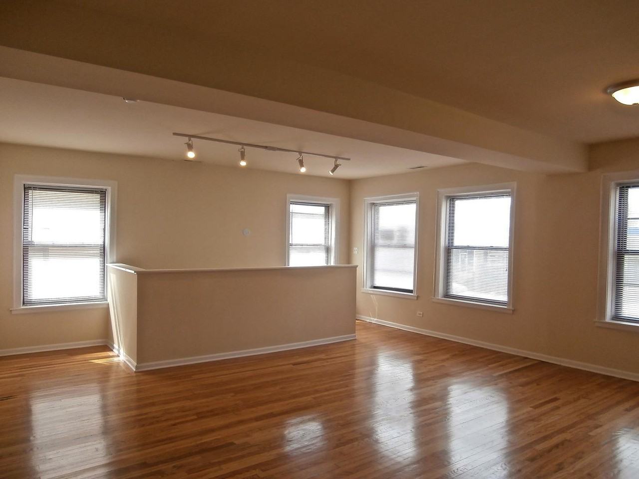 2803 W Lawrence Ave #D1N - Photo 2 of 9