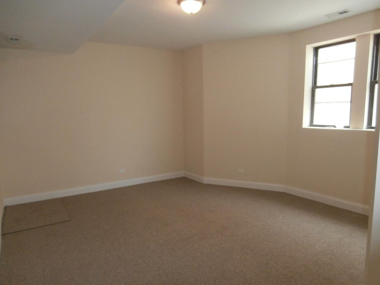 2803 W Lawrence Ave #D1N - Photo 4 of 9