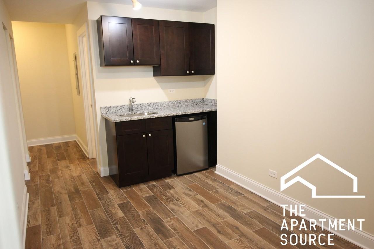 3216 W Argyle St #1 - Photo 2 of 14