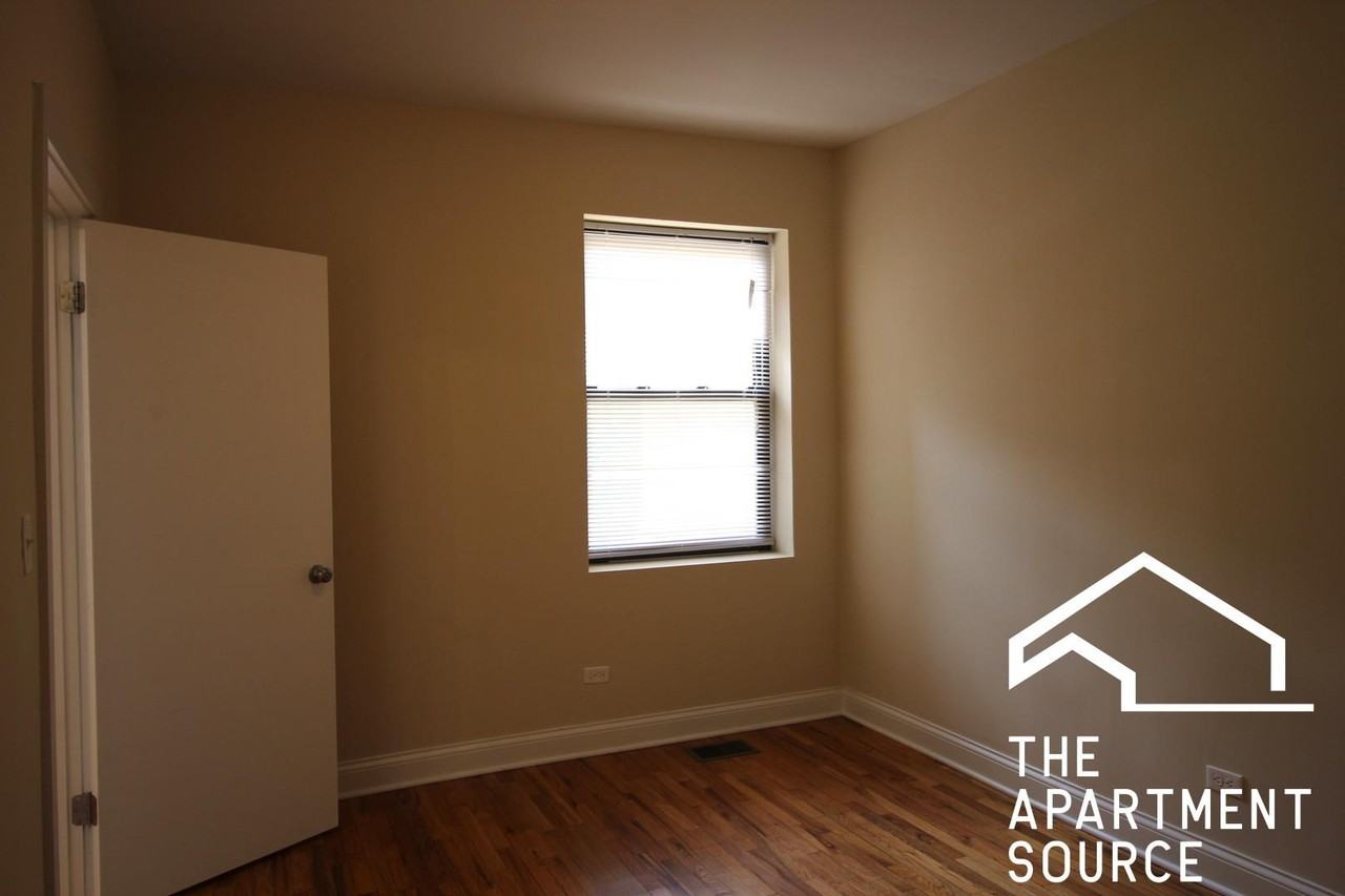3216 W Argyle St #1 - Photo 6 of 14