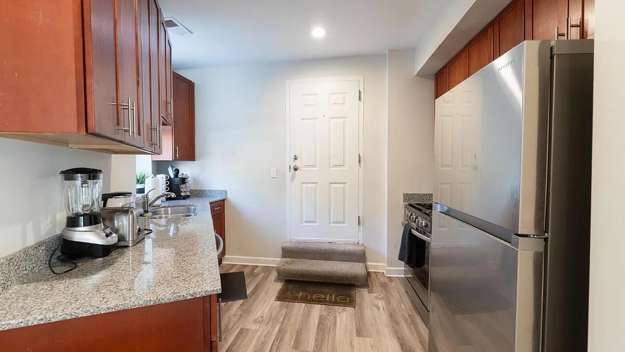 2048 W Touhy Ave #1 - Photo 3 of 10