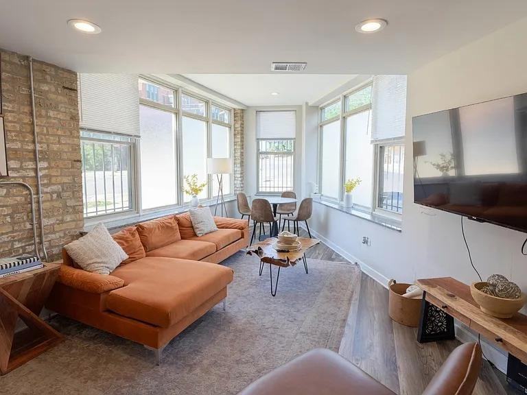 2048 W Touhy Ave #1 - Photo 6 of 10